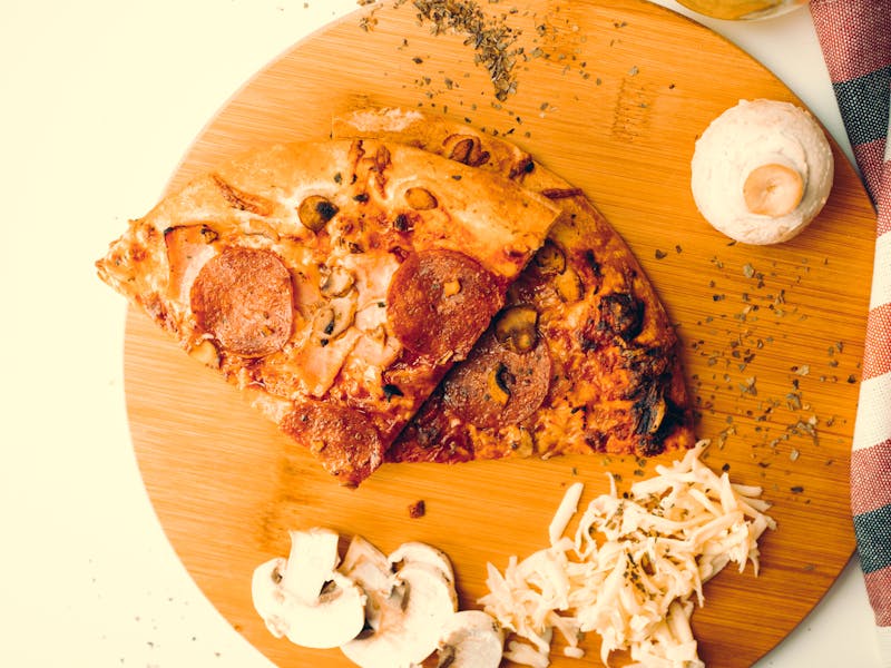Dewey's classic pizza catering options